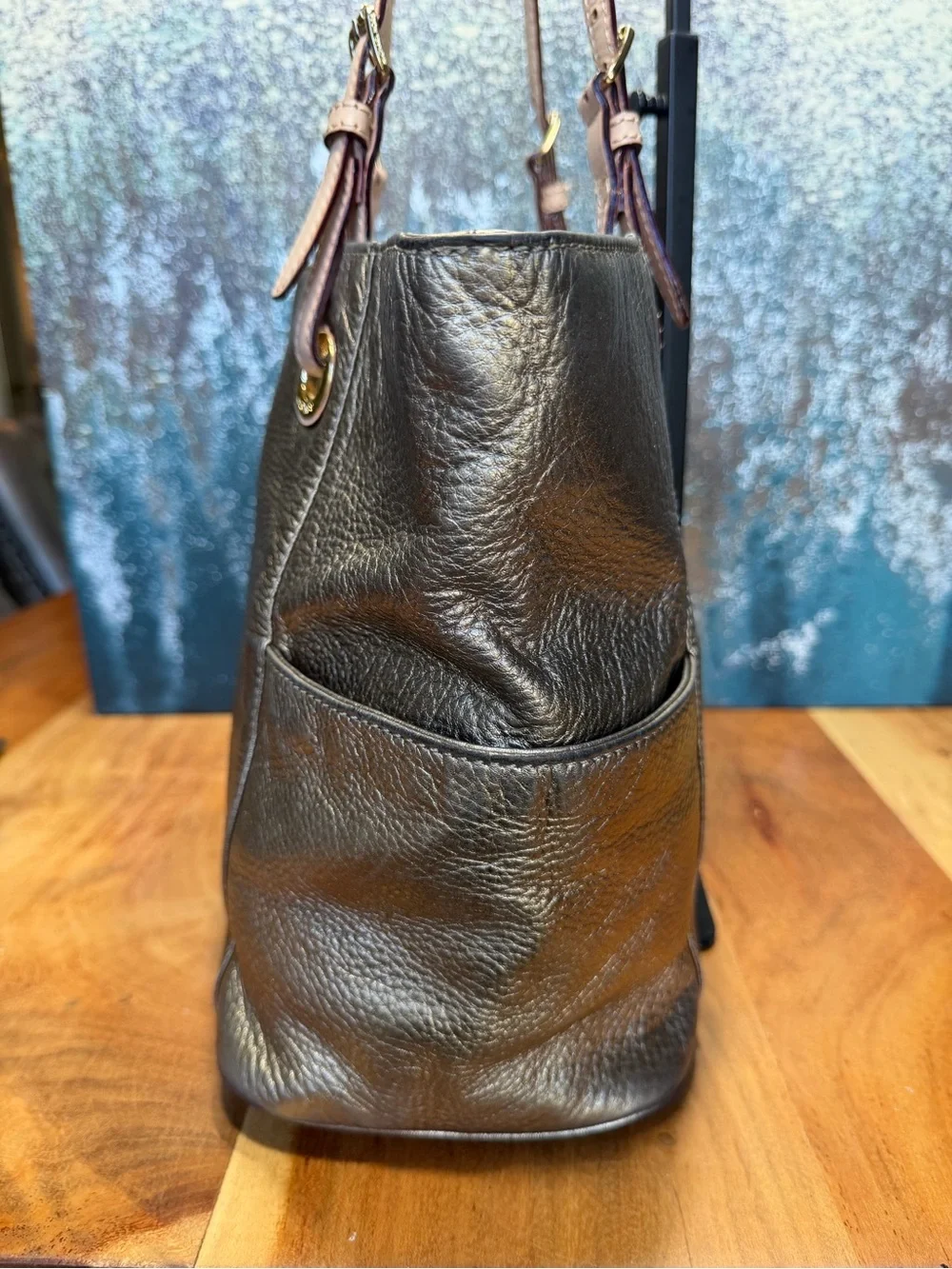 MICHAEL Michael Kors Quiet Luxury Metallic Pewter Leather Pocket Tote GUC